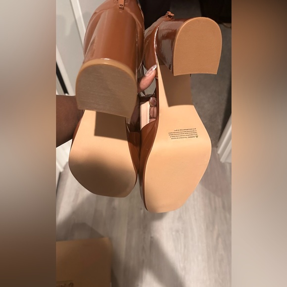 Size 13 Camel Brown Patent Leather Platform Shoe - Picture 2 of 2